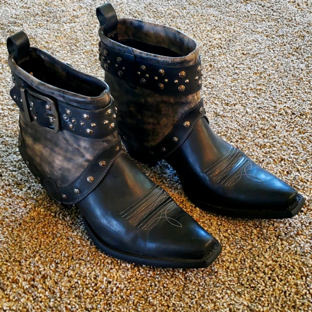 Ariat Defiance Studded Harness Short Cowgirl Boots